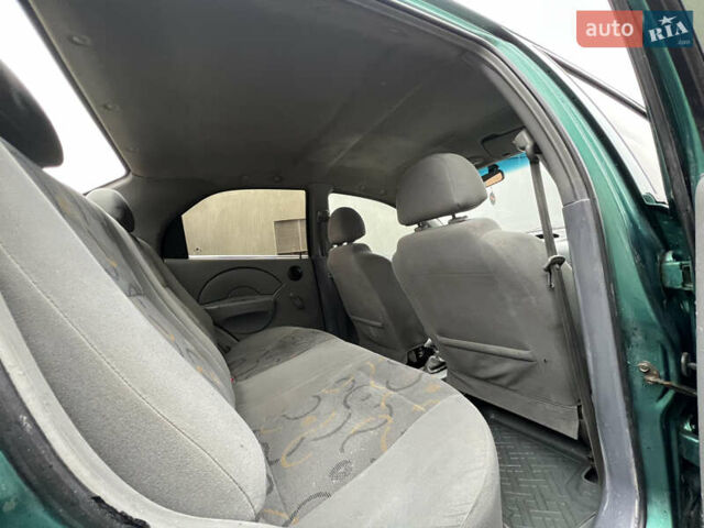Зелений Шевроле Авео, об'ємом двигуна 1.5 л та пробігом 300 тис. км за 2350 $, фото 29 на Automoto.ua