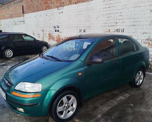 Зеленый Шевроле Авео, объемом двигателя 1.5 л и пробегом 130 тыс. км за 2200 $, фото 1 на Automoto.ua