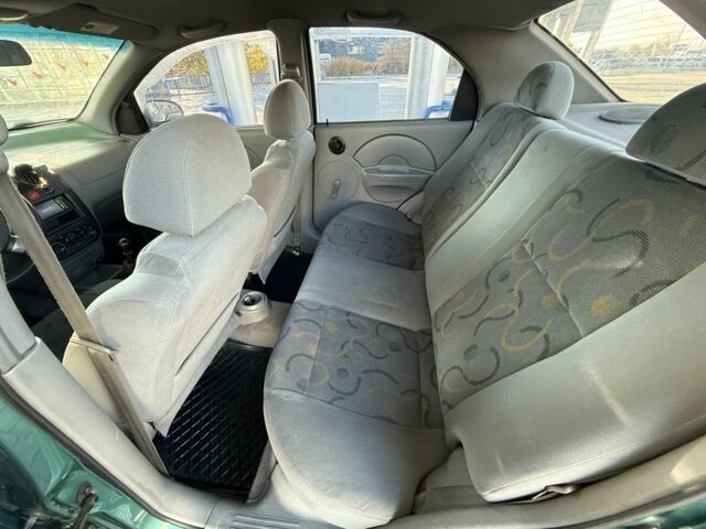 Зеленый Шевроле Авео, объемом двигателя 1.5 л и пробегом 308 тыс. км за 2250 $, фото 5 на Automoto.ua