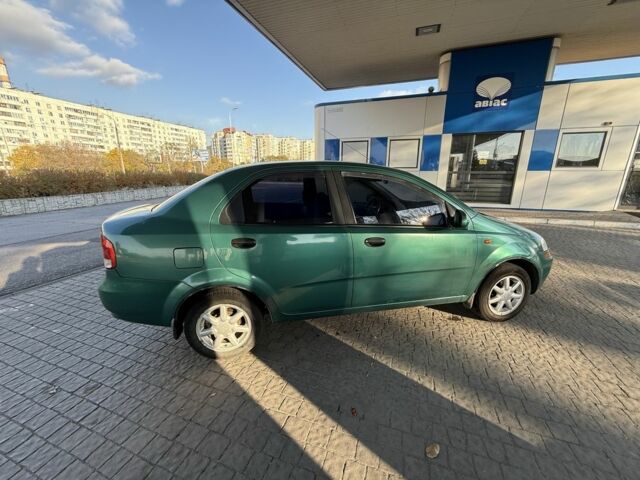 Зеленый Шевроле Авео, объемом двигателя 1.5 л и пробегом 308 тыс. км за 2250 $, фото 1 на Automoto.ua