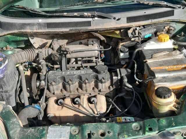 Зеленый Шевроле Авео, объемом двигателя 1.5 л и пробегом 350 тыс. км за 2000 $, фото 6 на Automoto.ua