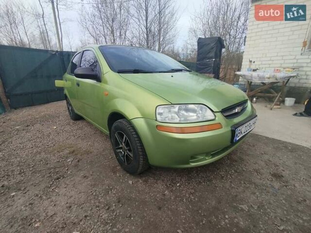 Зеленый Шевроле Авео, объемом двигателя 1.5 л и пробегом 290 тыс. км за 2450 $, фото 1 на Automoto.ua
