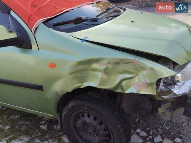 Зеленый Шевроле Авео, объемом двигателя 1.5 л и пробегом 100 тыс. км за 1300 $, фото 4 на Automoto.ua