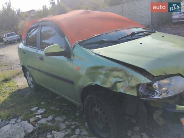 Зеленый Шевроле Авео, объемом двигателя 1.5 л и пробегом 100 тыс. км за 1300 $, фото 1 на Automoto.ua