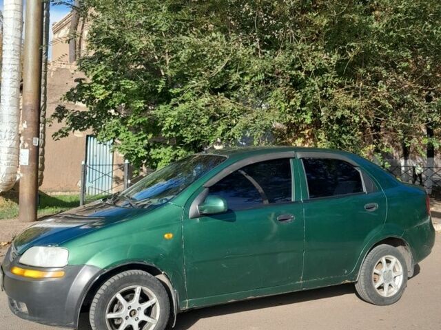Зеленый Шевроле Авео, объемом двигателя 1.5 л и пробегом 350 тыс. км за 2000 $, фото 1 на Automoto.ua