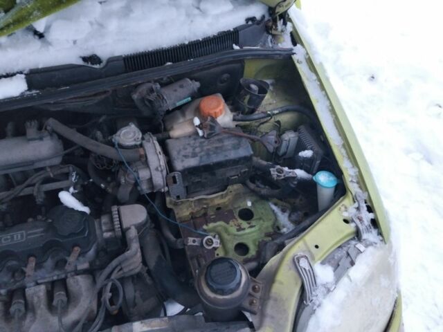 Зеленый Шевроле Авео, объемом двигателя 1.5 л и пробегом 200 тыс. км за 800 $, фото 4 на Automoto.ua