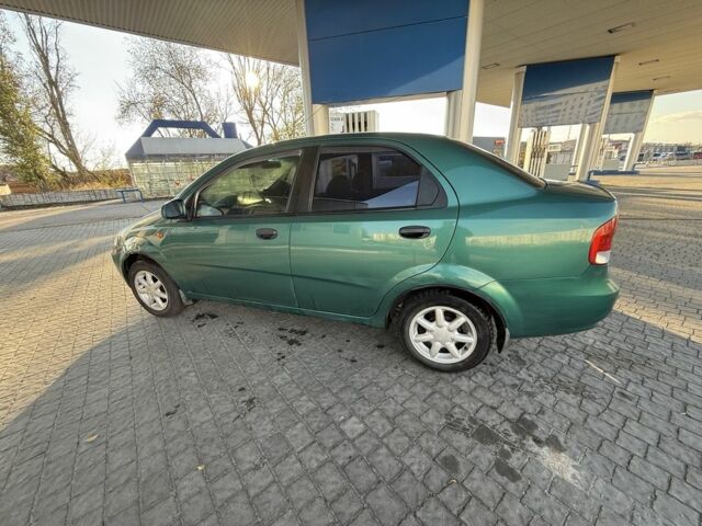 Зеленый Шевроле Авео, объемом двигателя 1.5 л и пробегом 308 тыс. км за 2250 $, фото 2 на Automoto.ua
