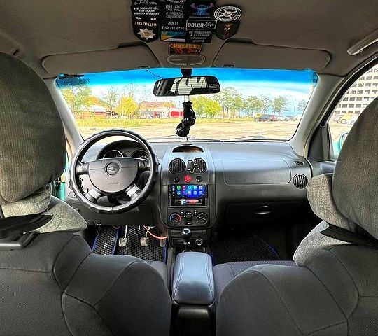 Зеленый Шевроле Авео, объемом двигателя 1.5 л и пробегом 179 тыс. км за 3150 $, фото 6 на Automoto.ua