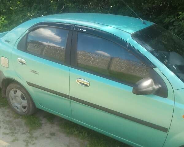 Зеленый Шевроле Авео, объемом двигателя 1.5 л и пробегом 255 тыс. км за 2100 $, фото 1 на Automoto.ua