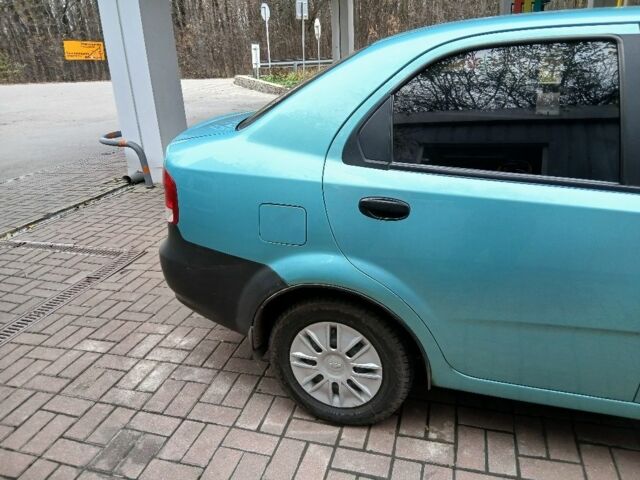 Зеленый Шевроле Авео, объемом двигателя 1.5 л и пробегом 170 тыс. км за 3000 $, фото 1 на Automoto.ua