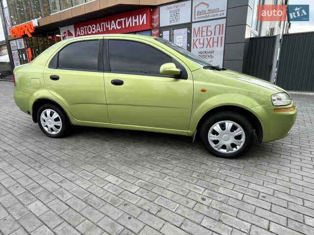 Зелений Шевроле Авео, об'ємом двигуна 1.5 л та пробігом 40 тис. км за 2400 $, фото 4 на Automoto.ua