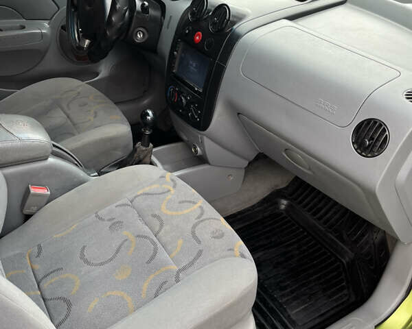 Зелений Шевроле Авео, об'ємом двигуна 1.5 л та пробігом 40 тис. км за 2400 $, фото 7 на Automoto.ua