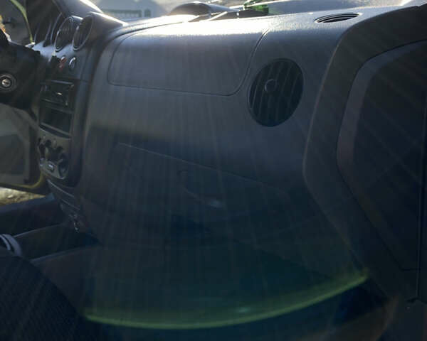 Зелений Шевроле Авео, об'ємом двигуна 1.5 л та пробігом 201 тис. км за 3200 $, фото 28 на Automoto.ua