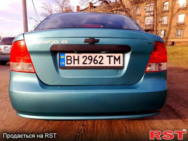 Зеленый Шевроле Авео, объемом двигателя 1.5 л и пробегом 275 тыс. км за 2250 $, фото 3 на Automoto.ua