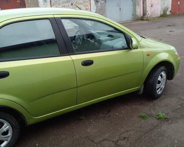 Зелений Шевроле Авео, об'ємом двигуна 1.5 л та пробігом 265 тис. км за 1950 $, фото 4 на Automoto.ua