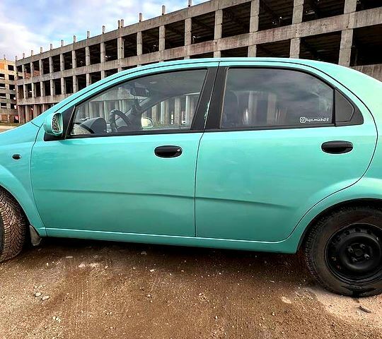 Зеленый Шевроле Авео, объемом двигателя 1.5 л и пробегом 179 тыс. км за 3150 $, фото 3 на Automoto.ua