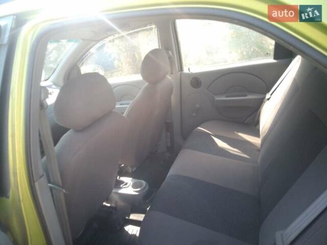 Зеленый Шевроле Авео, объемом двигателя 1.5 л и пробегом 180 тыс. км за 2500 $, фото 2 на Automoto.ua
