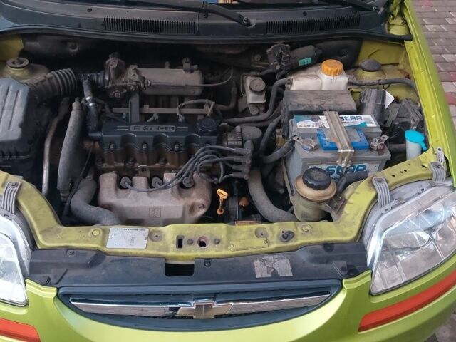 Зеленый Шевроле Авео, объемом двигателя 1.5 л и пробегом 107 тыс. км за 2000 $, фото 1 на Automoto.ua