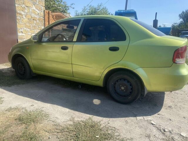 Зеленый Шевроле Авео, объемом двигателя 1.5 л и пробегом 250 тыс. км за 2400 $, фото 3 на Automoto.ua