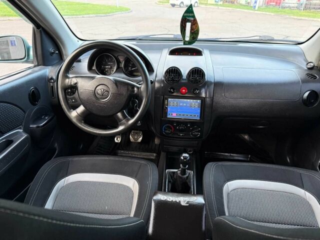Зелений Шевроле Авео, об'ємом двигуна 1.5 л та пробігом 285 тис. км за 3200 $, фото 11 на Automoto.ua