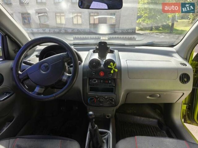 Зеленый Шевроле Авео, объемом двигателя 1.5 л и пробегом 344 тыс. км за 2400 $, фото 1 на Automoto.ua