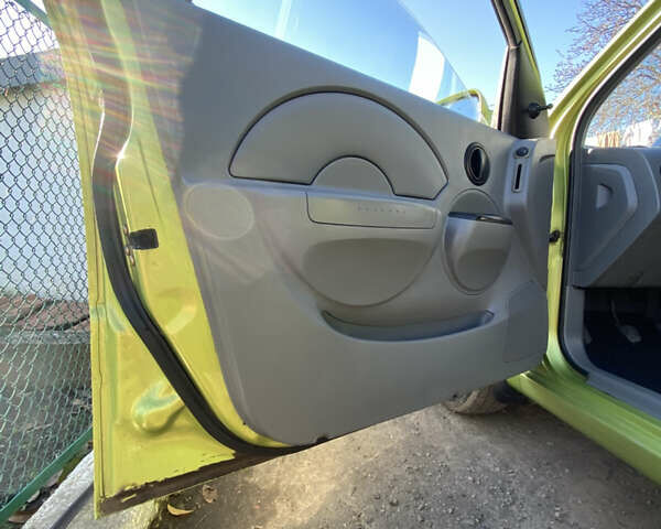 Зелений Шевроле Авео, об'ємом двигуна 1.5 л та пробігом 201 тис. км за 3200 $, фото 13 на Automoto.ua