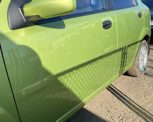 Зелений Шевроле Авео, об'ємом двигуна 1.5 л та пробігом 201 тис. км за 3200 $, фото 3 на Automoto.ua