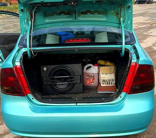 Зеленый Шевроле Авео, объемом двигателя 1.5 л и пробегом 179 тыс. км за 3150 $, фото 10 на Automoto.ua