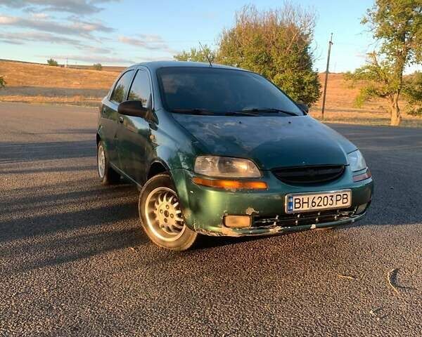 Зеленый Шевроле Авео, объемом двигателя 1.6 л и пробегом 300 тыс. км за 1650 $, фото 1 на Automoto.ua