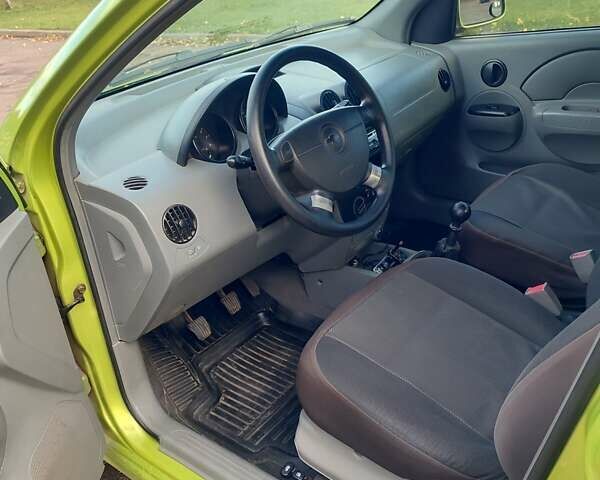 Зелений Шевроле Авео, об'ємом двигуна 1.5 л та пробігом 185 тис. км за 3699 $, фото 2 на Automoto.ua