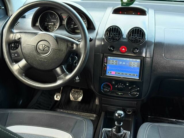 Зелений Шевроле Авео, об'ємом двигуна 1.5 л та пробігом 285 тис. км за 3200 $, фото 12 на Automoto.ua