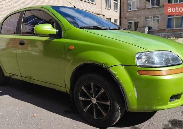 Зеленый Шевроле Авео, объемом двигателя 1.5 л и пробегом 344 тыс. км за 2400 $, фото 6 на Automoto.ua