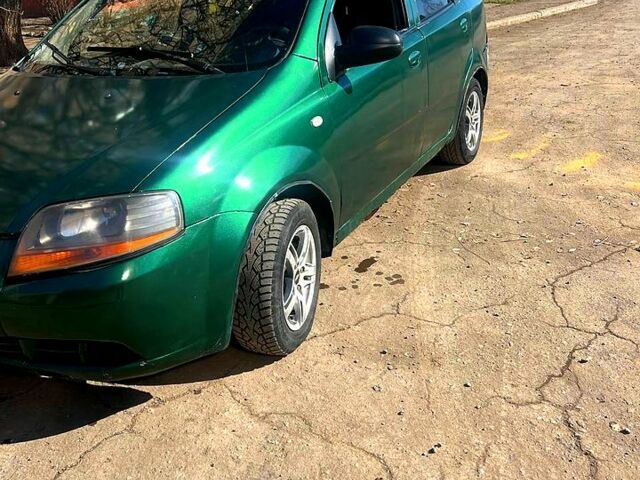 Зеленый Шевроле Авео, объемом двигателя 1.5 л и пробегом 450 тыс. км за 1350 $, фото 4 на Automoto.ua