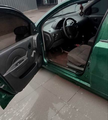 Зеленый Шевроле Авео, объемом двигателя 1.5 л и пробегом 320 тыс. км за 1600 $, фото 5 на Automoto.ua