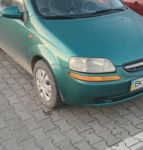 Зеленый Шевроле Авео, объемом двигателя 1.5 л и пробегом 260 тыс. км за 2350 $, фото 1 на Automoto.ua