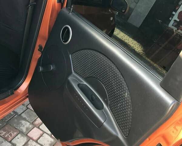 Оранжевый Шевроле Авео, объемом двигателя 1.5 л и пробегом 220 тыс. км за 3500 $, фото 1 на Automoto.ua