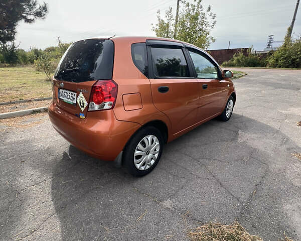 Оранжевый Шевроле Авео, объемом двигателя 1.5 л и пробегом 202 тыс. км за 3400 $, фото 3 на Automoto.ua