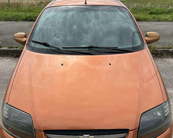 Оранжевый Шевроле Авео, объемом двигателя 1.5 л и пробегом 238 тыс. км за 3150 $, фото 3 на Automoto.ua