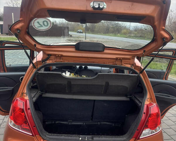 Оранжевый Шевроле Авео, объемом двигателя 1.15 л и пробегом 167 тыс. км за 2700 $, фото 4 на Automoto.ua