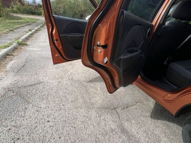 Помаранчевий Шевроле Авео, об'ємом двигуна 1.5 л та пробігом 202 тис. км за 3250 $, фото 8 на Automoto.ua