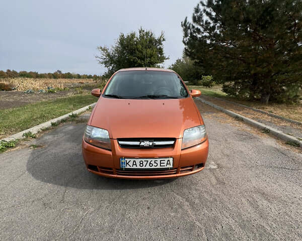 Оранжевый Шевроле Авео, объемом двигателя 1.5 л и пробегом 202 тыс. км за 3400 $, фото 2 на Automoto.ua