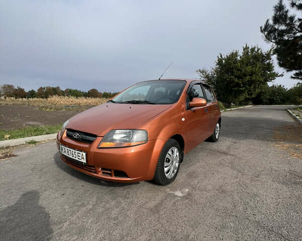 Оранжевый Шевроле Авео, объемом двигателя 1.5 л и пробегом 202 тыс. км за 3400 $, фото 1 на Automoto.ua