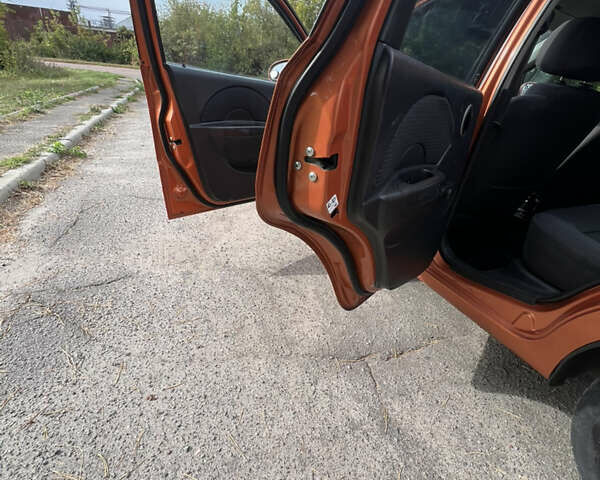 Оранжевый Шевроле Авео, объемом двигателя 1.5 л и пробегом 202 тыс. км за 3400 $, фото 8 на Automoto.ua