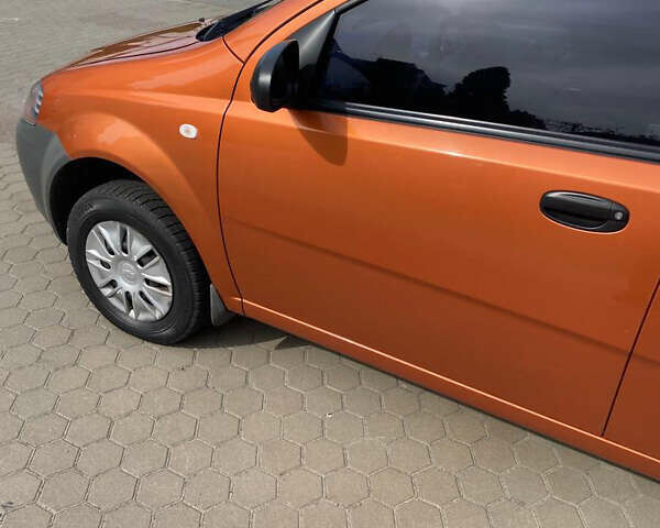 Оранжевый Шевроле Авео, объемом двигателя 1.5 л и пробегом 110 тыс. км за 3300 $, фото 3 на Automoto.ua
