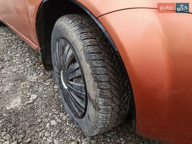 Помаранчевий Шевроле Авео, об'ємом двигуна 1.5 л та пробігом 280 тис. км за 1700 $, фото 3 на Automoto.ua