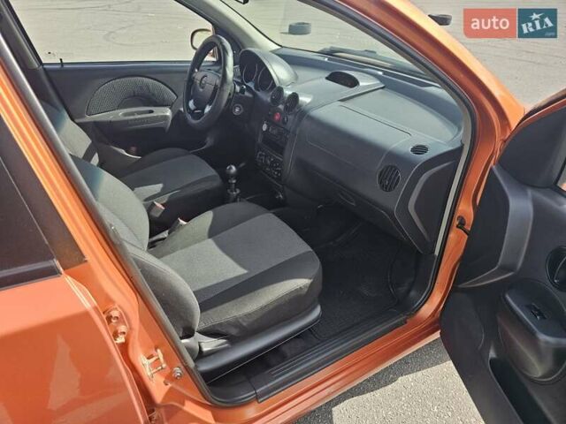 Оранжевый Шевроле Авео, объемом двигателя 1.5 л и пробегом 150 тыс. км за 2850 $, фото 10 на Automoto.ua