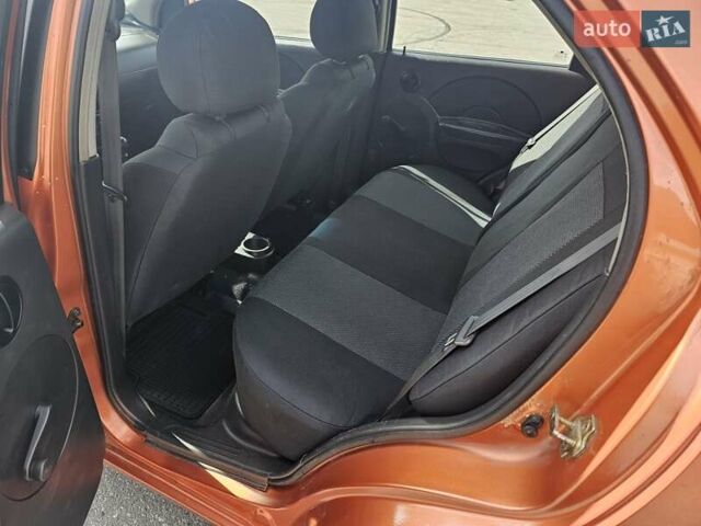 Оранжевый Шевроле Авео, объемом двигателя 1.5 л и пробегом 150 тыс. км за 2850 $, фото 7 на Automoto.ua