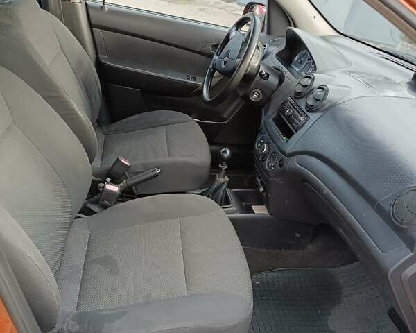 Помаранчевий Шевроле Авео, об'ємом двигуна 1.5 л та пробігом 170 тис. км за 3200 $, фото 4 на Automoto.ua