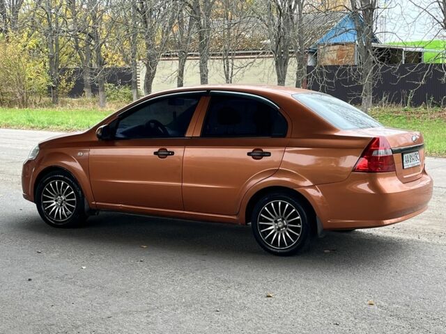 Оранжевый Шевроле Авео, объемом двигателя 1.5 л и пробегом 221 тыс. км за 2750 $, фото 1 на Automoto.ua