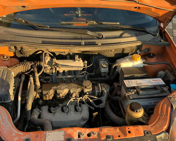 Оранжевый Шевроле Авео, объемом двигателя 1.5 л и пробегом 248 тыс. км за 3500 $, фото 5 на Automoto.ua